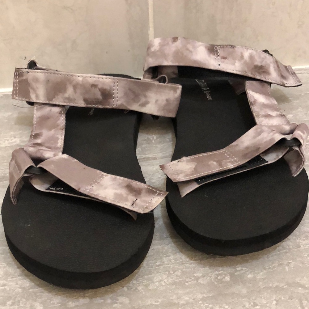 Never used 5 1/2 sandals